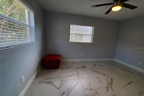 House in Tampa, Florida 6 bedrooms, 192.87 sq.m. № 1820617 - photo 6