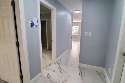 House in Tampa, Florida 6 bedrooms, 192.87 sq.m. № 1820617 - photo 10