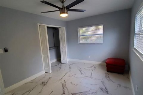 House in Tampa, Florida 6 bedrooms, 192.87 sq.m. № 1820617 - photo 21