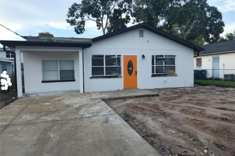 House in Tampa, Florida 6 bedrooms, 192.87 sq.m. № 1820617 - photo 1