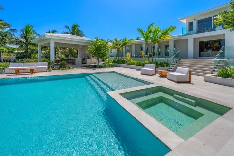House in Hollywood, Florida 5 bedrooms, 448.81 sq.m. № 2189534 - photo 15