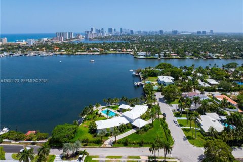 House in Hollywood, Florida 5 bedrooms, 448.81 sq.m. № 2189534 - photo 22