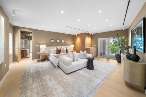 House in Hollywood, Florida 5 bedrooms, 448.81 sq.m. № 2189534 - photo 10