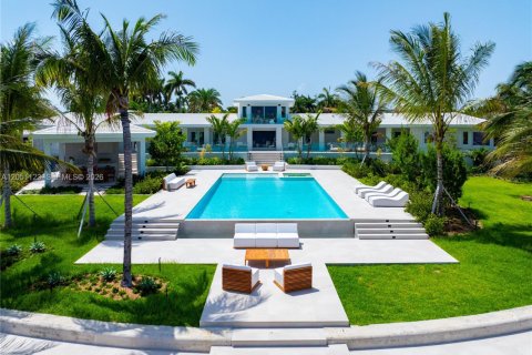 House in Hollywood, Florida 5 bedrooms, 448.81 sq.m. № 2189534 - photo 3