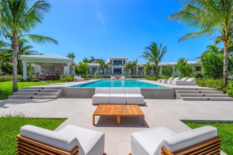 House in Hollywood, Florida 5 bedrooms, 448.81 sq.m. № 2189534 - photo 29