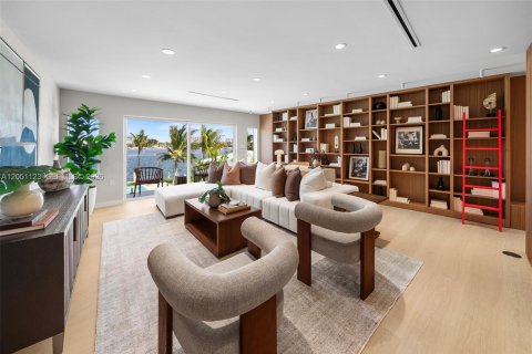 House in Hollywood, Florida 5 bedrooms, 448.81 sq.m. № 2189534 - photo 13