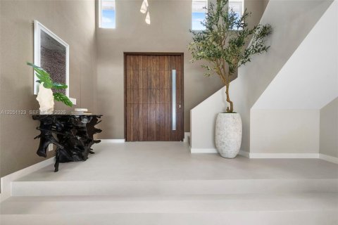House in Hollywood, Florida 5 bedrooms, 448.81 sq.m. № 2189534 - photo 14