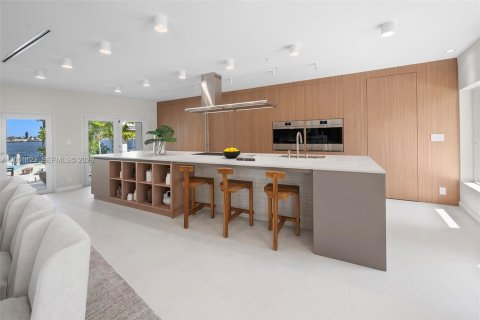 House in Hollywood, Florida 5 bedrooms, 448.81 sq.m. № 2189534 - photo 6