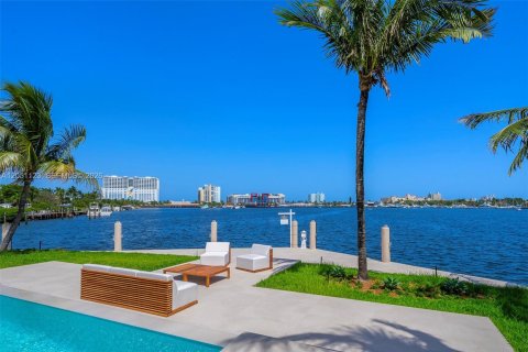House in Hollywood, Florida 5 bedrooms, 448.81 sq.m. № 2189534 - photo 17