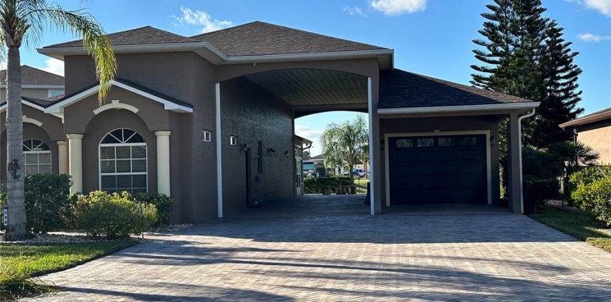 House in Polk City, Florida 3 bedrooms, 145.76 sq.m. № 1565014