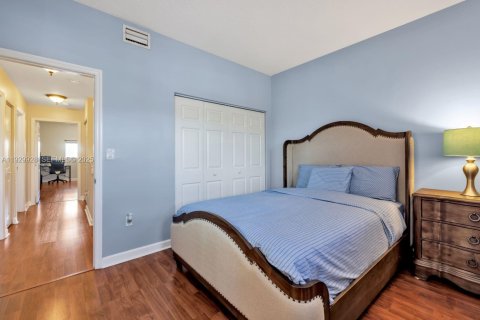 Townhouse in Miami, Florida 3 bedrooms, 160.35 sq.m. № 1989673 - photo 22