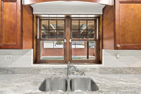 Villa ou maison à vendre à Brandon, Floride: 4 chambres, 226.03 m2 № 2418553 - photo 23