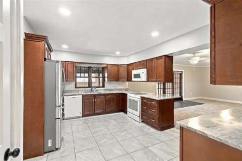 Villa ou maison à vendre à Brandon, Floride: 4 chambres, 226.03 m2 № 2418553 - photo 19