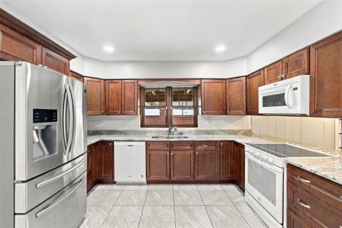 Villa ou maison à vendre à Brandon, Floride: 4 chambres, 226.03 m2 № 2418553 - photo 21
