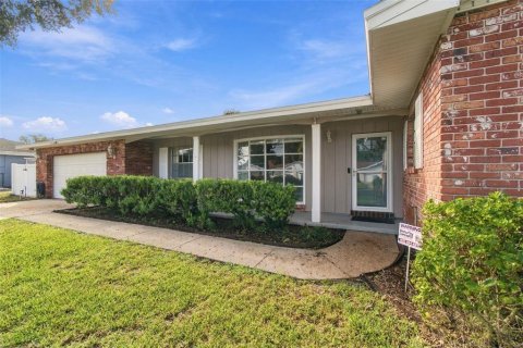 Villa ou maison à vendre à Brandon, Floride: 4 chambres, 226.03 m2 № 2418553 - photo 7