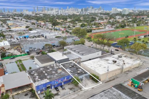 Immobilier commercial à vendre à Miami, Floride № 1007007 - photo 1