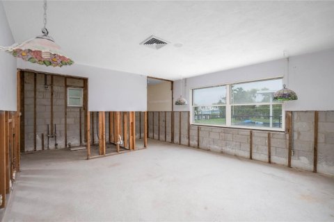 Casa en venta en Treasure Island, Florida, 3 dormitorios, 180.14 m2 № 1834913 - foto 12