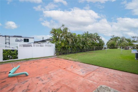 Casa en venta en Treasure Island, Florida, 3 dormitorios, 180.14 m2 № 1834913 - foto 24