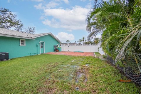 Casa en venta en Treasure Island, Florida, 3 dormitorios, 180.14 m2 № 1834913 - foto 27