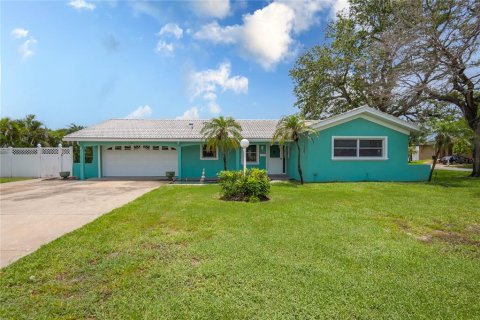 Casa en venta en Treasure Island, Florida, 3 dormitorios, 180.14 m2 № 1834913 - foto 1