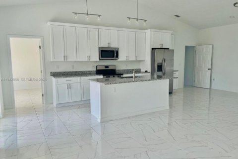 Villa ou maison à louer à Punta Gorda, Floride: 3 chambres № 1999292 - photo 4