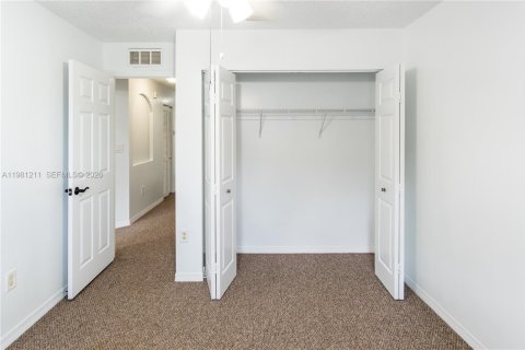 Touwnhouse à louer à Homestead, Floride: 4 chambres, 171.5 m2 № 2045393 - photo 17