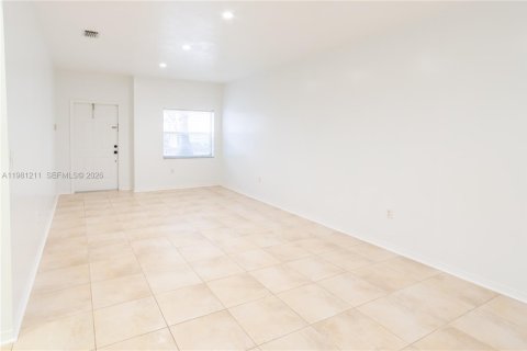 Touwnhouse à louer à Homestead, Floride: 4 chambres, 171.5 m2 № 2045393 - photo 9