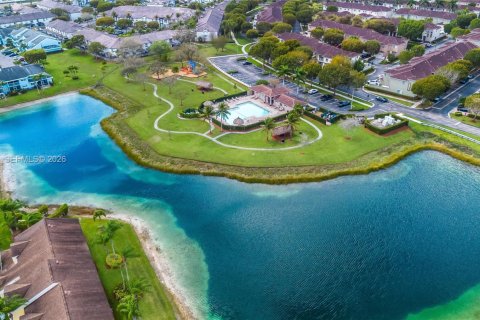 Touwnhouse à louer à Homestead, Floride: 4 chambres, 171.5 m2 № 2045393 - photo 7