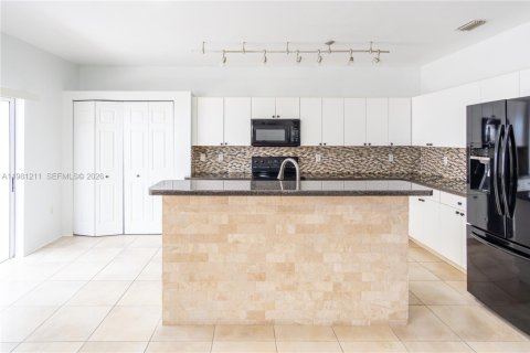 Touwnhouse à louer à Homestead, Floride: 4 chambres, 171.5 m2 № 2045393 - photo 5