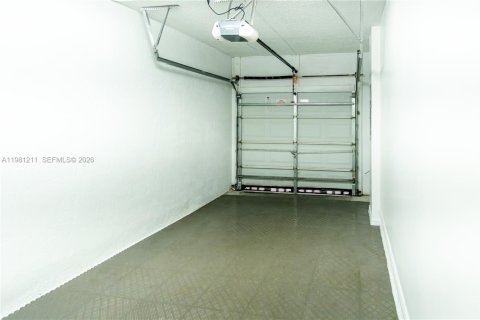 Touwnhouse à louer à Homestead, Floride: 4 chambres, 171.5 m2 № 2045393 - photo 11