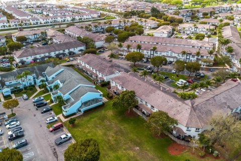 Touwnhouse à louer à Homestead, Floride: 4 chambres, 171.5 m2 № 2045393 - photo 2