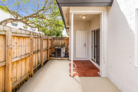 Touwnhouse à louer à Homestead, Floride: 4 chambres, 171.5 m2 № 2045393 - photo 22