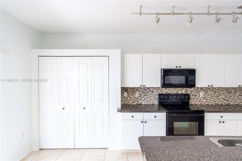 Touwnhouse à louer à Homestead, Floride: 4 chambres, 171.5 m2 № 2045393 - photo 10