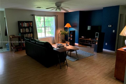 House in DeLand, Florida 3 bedrooms, 136.75 sq.m. № 1977606 - photo 12