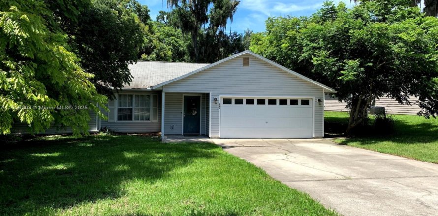 House in DeLand, Florida 3 bedrooms, 136.75 sq.m. № 1977606