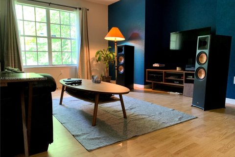 House in DeLand, Florida 3 bedrooms, 136.75 sq.m. № 1977606 - photo 3