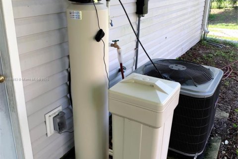 House in DeLand, Florida 3 bedrooms, 136.75 sq.m. № 1977606 - photo 4