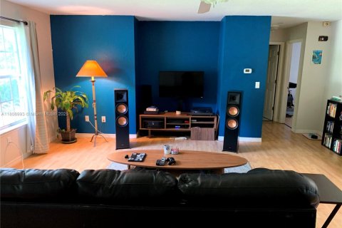 House in DeLand, Florida 3 bedrooms, 136.75 sq.m. № 1977606 - photo 10