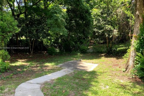 House in DeLand, Florida 3 bedrooms, 136.75 sq.m. № 1977606 - photo 8