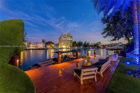 Villa ou maison à louer à Miami Beach, Floride: 5 chambres, 502.23 m2 № 2026185 - photo 4