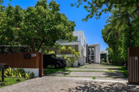 Villa ou maison à louer à Miami Beach, Floride: 5 chambres, 502.23 m2 № 2026185 - photo 11