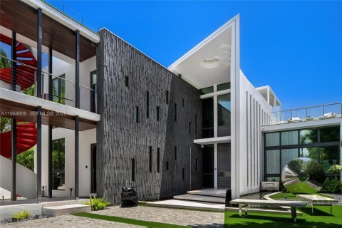 Villa ou maison à louer à Miami Beach, Floride: 5 chambres, 502.23 m2 № 2026185 - photo 18