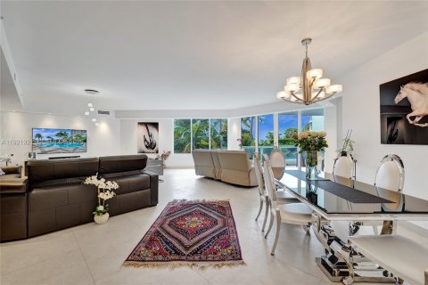 Condo in Aventura, Florida, 3 bedrooms № 1989276 - photo 12