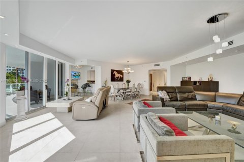 Condo in Aventura, Florida, 3 bedrooms № 1989276 - photo 27