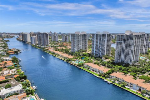 Condo in Aventura, Florida, 3 bedrooms № 1989276 - photo 5