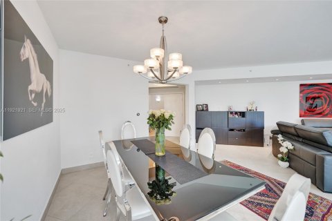 Condo in Aventura, Florida, 3 bedrooms № 1989276 - photo 16