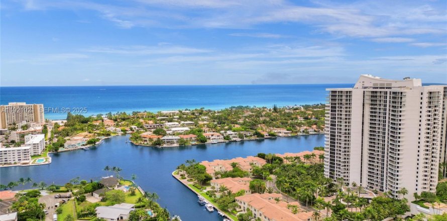 Condo in Aventura, Florida, 3 bedrooms № 1989276