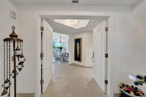 Condo in Aventura, Florida, 3 bedrooms № 1989276 - photo 9