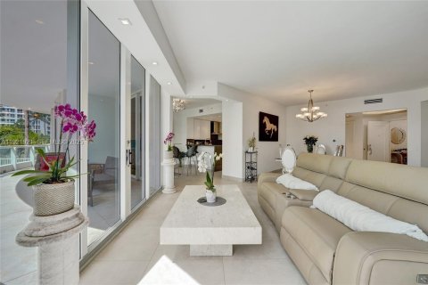 Condo in Aventura, Florida, 3 bedrooms № 1989276 - photo 29