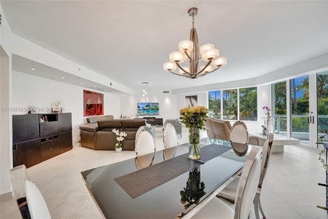 Condo in Aventura, Florida, 3 bedrooms № 1989276 - photo 17